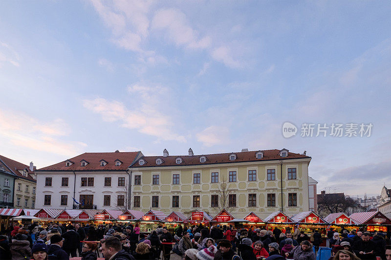 布拉迪斯拉发在圣诞节，Hlavné námestie(主要广场)-斯洛伐克